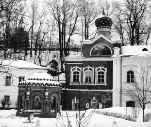 Псково-Печерский монастырь. XV-XIX вв. Церковь Благовещения. 1541 г. Главный фасад. Фото 1966 г.  г.Печоры.  