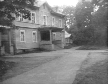 Усадьба Неклюдова. XIX в. Барский дом. Фото 1990 г.  д.Родовое, Палкинский р-он.