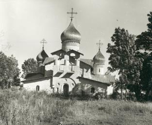 Псковская обл., Гдовский р-он, д.Доможирка  Церковь Троицы, XVI в.  Фото Семенова М.И. 1969 г.