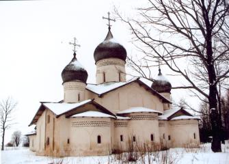 Псковская обл., Гдовский р-он, д.Доможирка  Церковь Троицы, 1558-1577 гг.  Общий вид с востока.  Фото 2006 г.