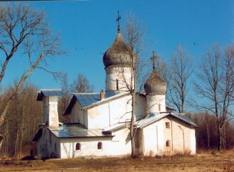 Псковская обл., Гдовский р-он, д.Доможирка  Церковь Троицы, 1558-1577 гг.  Южный фасад.  Фото 2006 г.