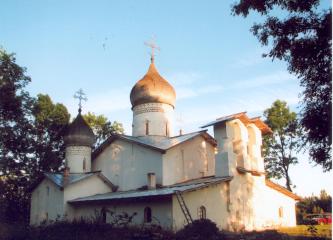 Псковская обл., Гдовский р-он, д.Доможирка  Церковь Троицы, 1558-1577 гг.  Общий вид с северо-запада.  Фото 2006 г.