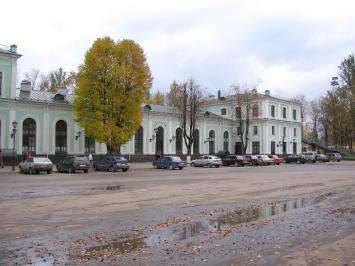 Западный фасад.Южная часть здания.Вид с севера.